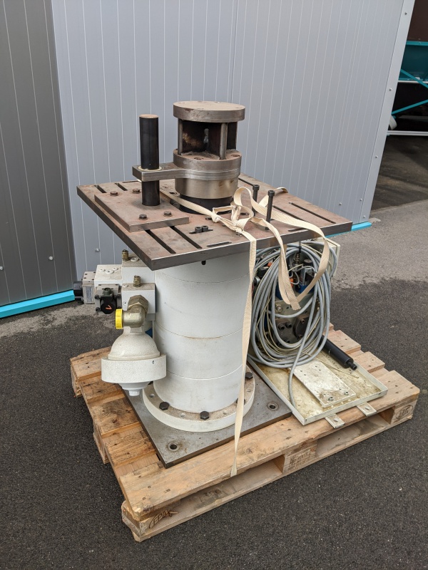 Servohydraulischer Prüfzylinder Tira PZ/L 200/100 mit HBM U5 Kraftaufnehmer 200kN
