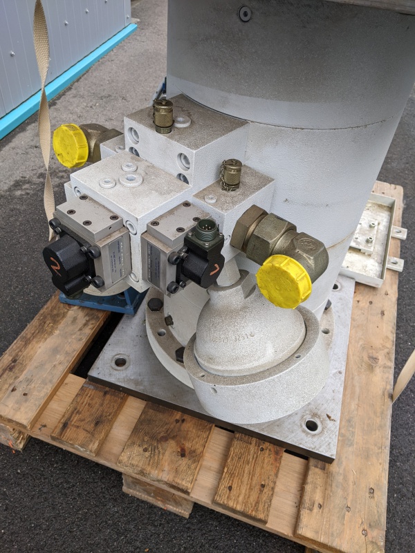 Servohydraulischer Prüfzylinder Tira PZ/L 200/100 mit HBM U5 Kraftaufnehmer 200kN
