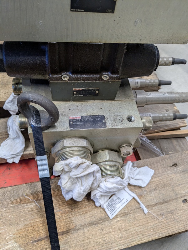 Bosch Rexroth Ventil 4WSE2ED10-51/75B9ET210K31EV R900918006 Ventilblock Hydraulikblock