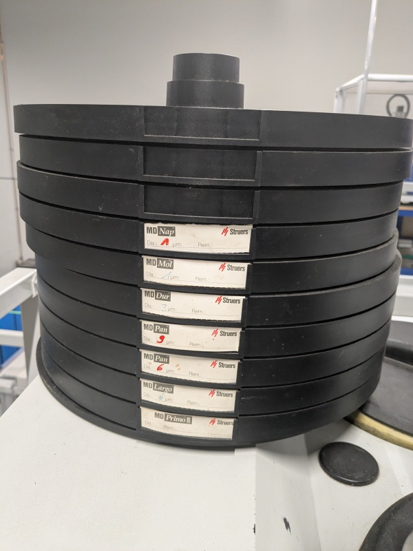 Struers Rotopol 22 metallografische Schleif und Poliermaschine Polisher Grinder Rotoforce1