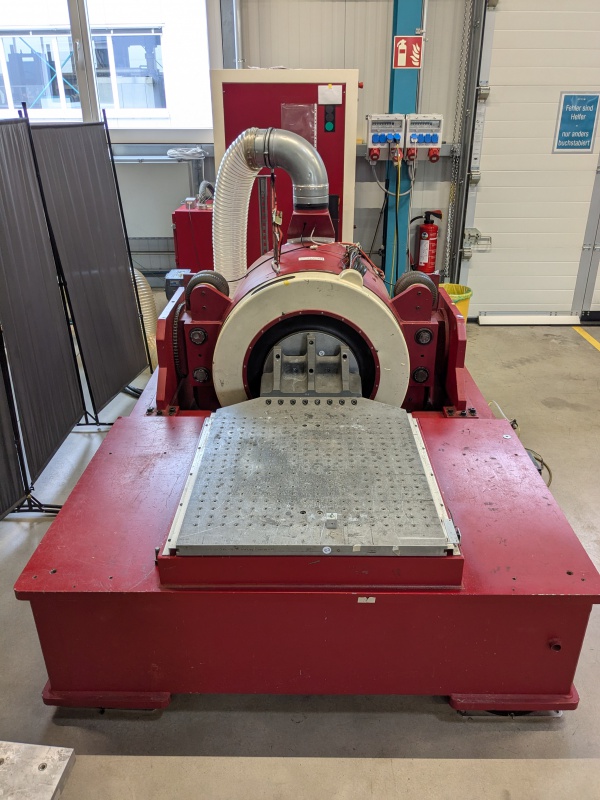 Data Physics LE-1216-3VH 53,4kN Vibrationsprüfsystem Shaker mit Amplifier DSA10-80 KVA Verstärker