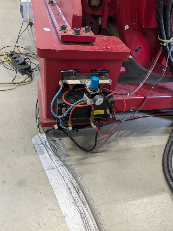 Data Physics LE-1216-3VH 53,4kN Vibrationsprüfsystem Shaker mit Amplifier DSA10-80 KVA Verstärker