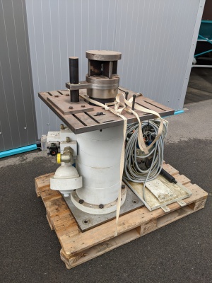 Servohydraulischer Prüfzylinder Tira PZ/L 200/100 mit HBM U5 Kraftaufnehmer 200kN