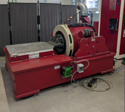 Data Physics LE-1216-3VH 53,4kN Vibrationsprüfsystem Shaker mit Amplifier DSA10-80 KVA Verstärker